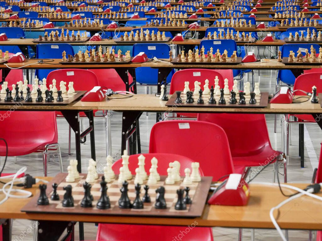 Scacchiera con orologio da torneo